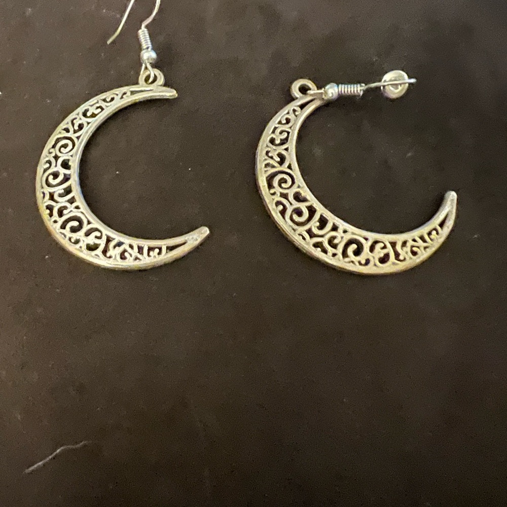 Elegant Crescent Moon Earrings